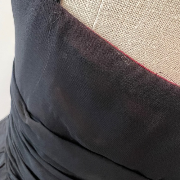 Elegant Black Lined Sphagetti Strap Dress with Red Velvet Accents - Picture 4 of 7